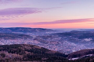 Korte wandeling bij zonsondergang naar de Ruppberg bij Zella-Mehlis - Thüringen - Duitsland van Oliver Hlavaty