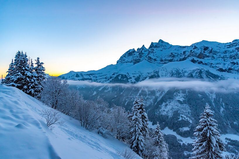 Sonnenaufgang in den Schweizer Alpen von Mike Maes