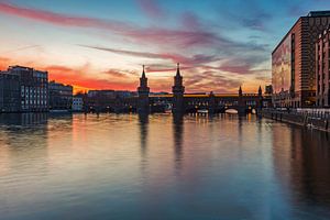 Sonnenuntergang an der Oberbaumbrücke in Berlin
