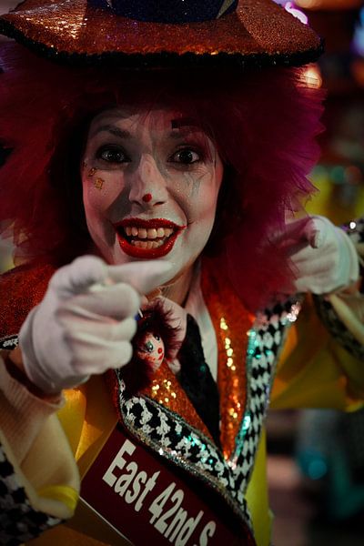 Portrait nocturne coloré du carnaval de Tenerife par Jos Voormolen