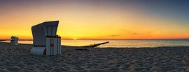 Strandstoelen bij zonsondergang van Frank Herrmann