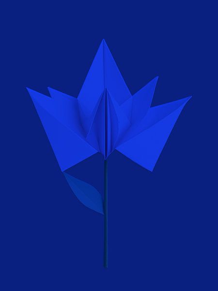 Origami - Minimalistisch, Blaue Lilie in Ton-sur-Ton von STUDIO MINIMAL ART