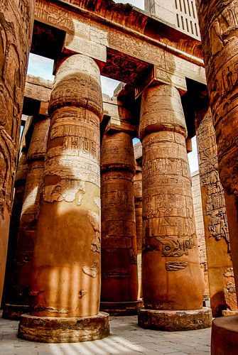 Portiek in de Karnak Tempel in Luxor Egypte