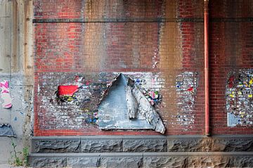 Mur érodé sous un pont