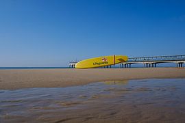 Strand met strandwacht van Robert Szczotka