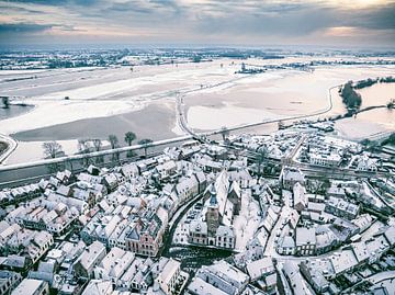 Hattem luchtfoto tijdens een koude winterochtend van Sjoerd van der Wal