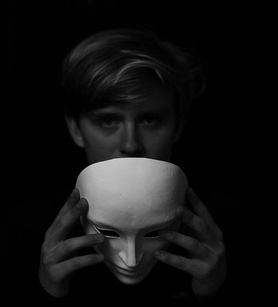 Maske der Erscheinungen von Everydayapicture_byGerard  Texel