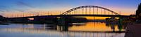 Panorama John-Frost-Brücke kurz nach Sonnenuntergang in Arnheim von Anton de Zeeuw Miniaturansicht