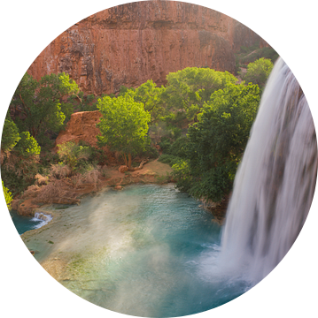 Uitzicht op de imposante Havasu Waterfalls, Verenigde Staten van Nature in Stock