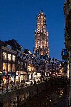 De Dom met de Vismarkt tijdens het blauwe uur op 31 januari 2025.