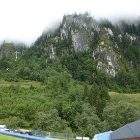 Wegtrekkende mis vanuit de kabelbaan van Veluws