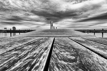 Empty scaffolding by Jakob Huizen van