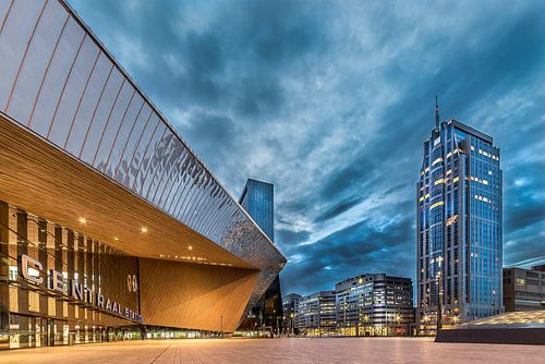 Rotterdam Centraal Station in de avond