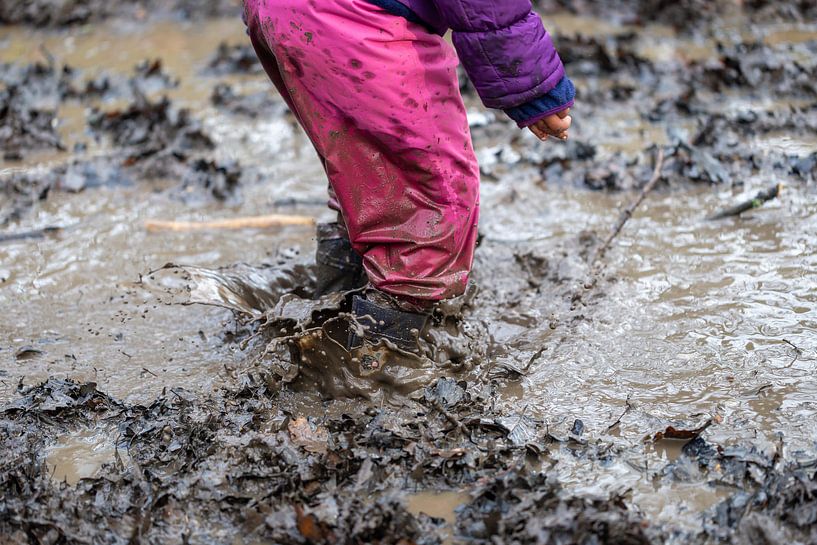 Playing in the mud by Milton Cogheil