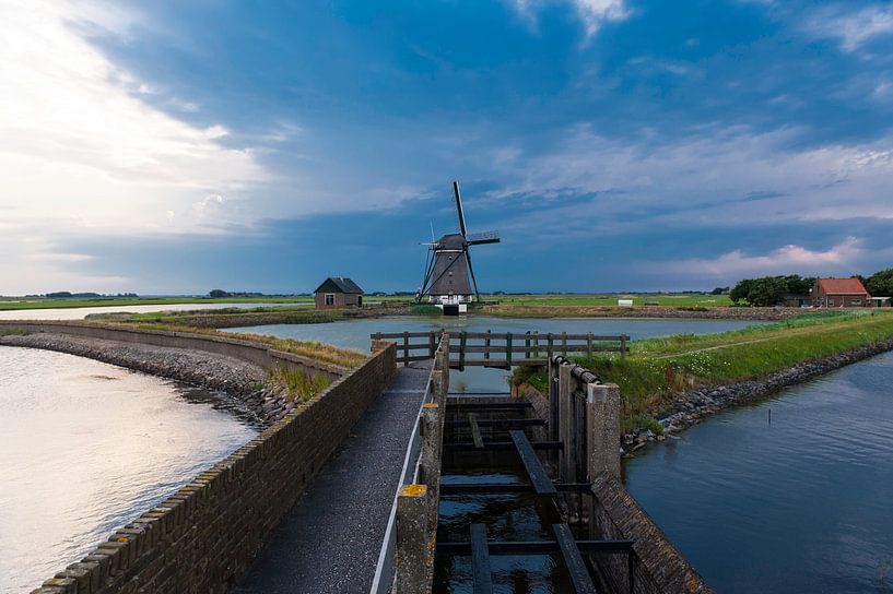 Onweer bovenTexel van Brian Morgan