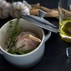 Voorbereiding voor een lekkere gepofte knoflook van Miranda van Hulst