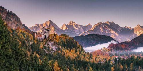 Kasteel Neuschwanstein en Hohenschwangau in de ochtend.