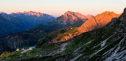 Berglandschaft "Alpenglühen über die  Mindelheimer Hütte"