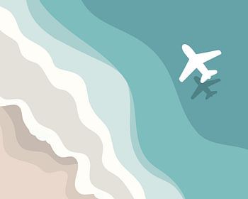 Strand mit einem Flugzeug über dem Meer