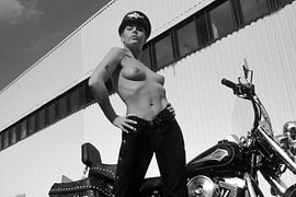 Motorfietsbruid met Harley-Davidson van Matthias Stolt