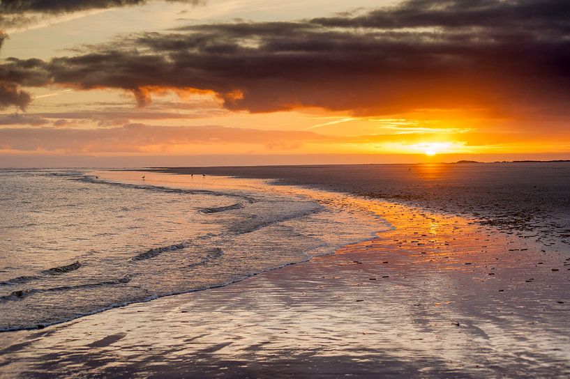 Zonsopgang strand  Schiermonnikoog van Margreet Frowijn