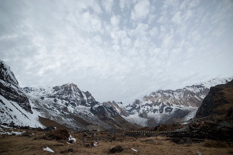 Uitzicht over Annapurna Base Camp Nepal van Ellis Peeters