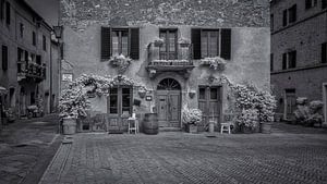 Pienza - 4 - Tuscany - infrared black and white