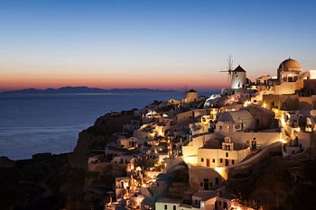 Oia nach Sonnenuntergang, Santorini, Griechenland