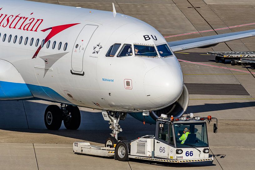 Nase eines Austrian Airlines Airbus A320-200. von Jaap van den Berg
