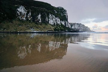 Ochtendreflectie op Purakaunui Bay van Nicolette Suijkerbuijk Fotografie