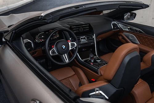 Intérieur du cabriolet BMW M8 Competition