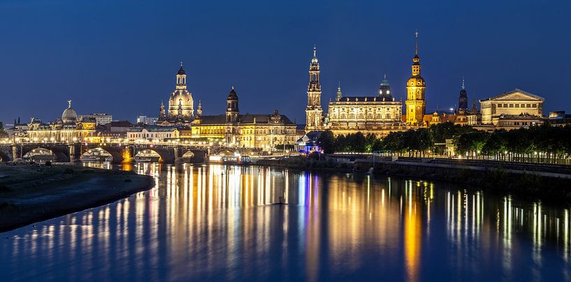 Dresden - Panorama der historischen Skyline an der Elbe von Frank Herrmann