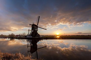 Holländische Windmühle bei Sonnenuntergang! von Peter Haastrecht, van