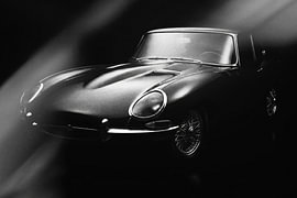 Jaguar E-Type – Eleganz in Schwarz-Weiß