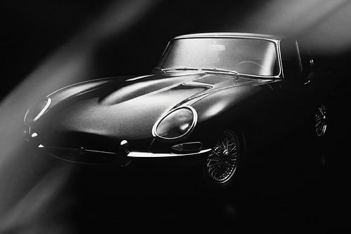 Jaguar Type E – L'élégance en noir et blanc