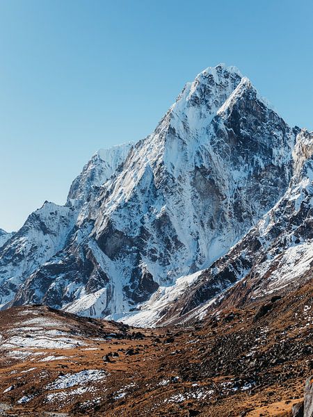 Snow-covered mountain in Nepal by Dayenne van Peperstraten