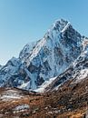 Snow-covered mountain in Nepal by Dayenne van Peperstraten thumbnail