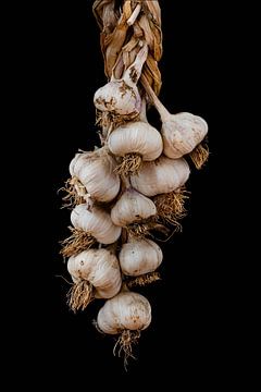 Garlic in braid by Klaartje Majoor