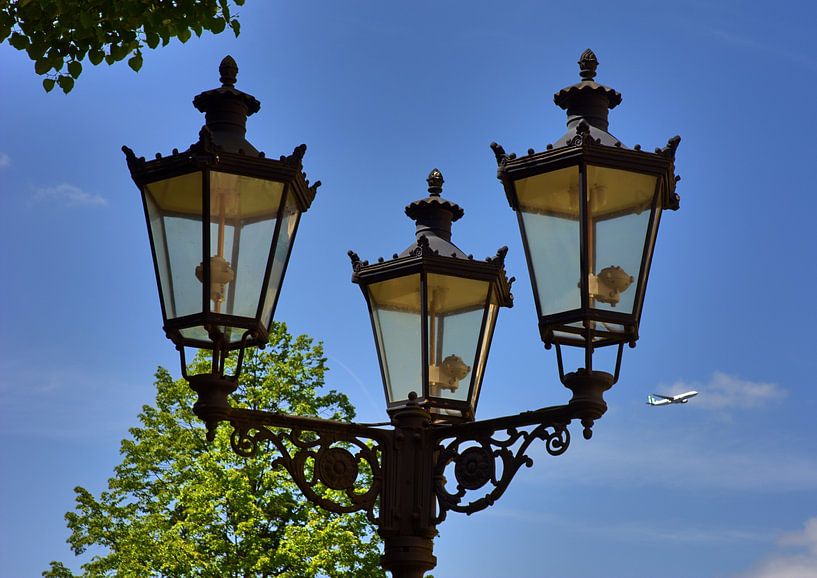 Lanterne avec avion par Edgar Schermaul