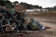 Kreeftenfuiken in de haven van Plockton van Stephan van Krimpen thumbnail