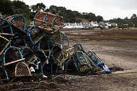 Kreeftenfuiken in de haven van Plockton