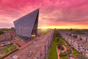 Stadskantoor Gemeente Den Haag tijdens zonsondergang