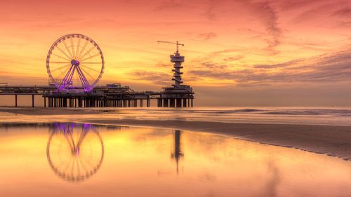 Panorama of Scheveningen Pier and Ferris wheel