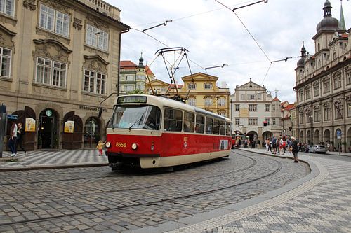 Tram rijdend door Praag