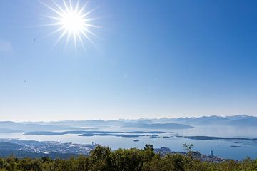 uitzicht over de archipelago bij Molde in Noorwegen over de 220 bergpieken van Kim Willems