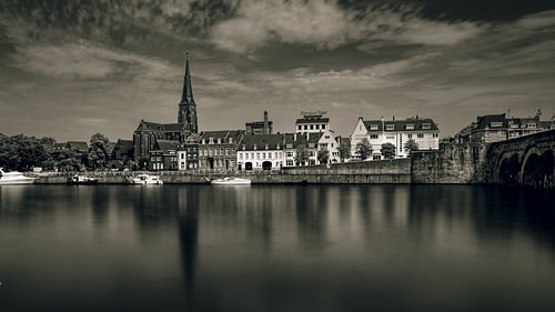Kerk over de maas in Maastricht