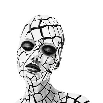 Fragile - Portrait between fragility and strength