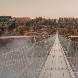 Hängebrücke im Nebel von Hidden Histories