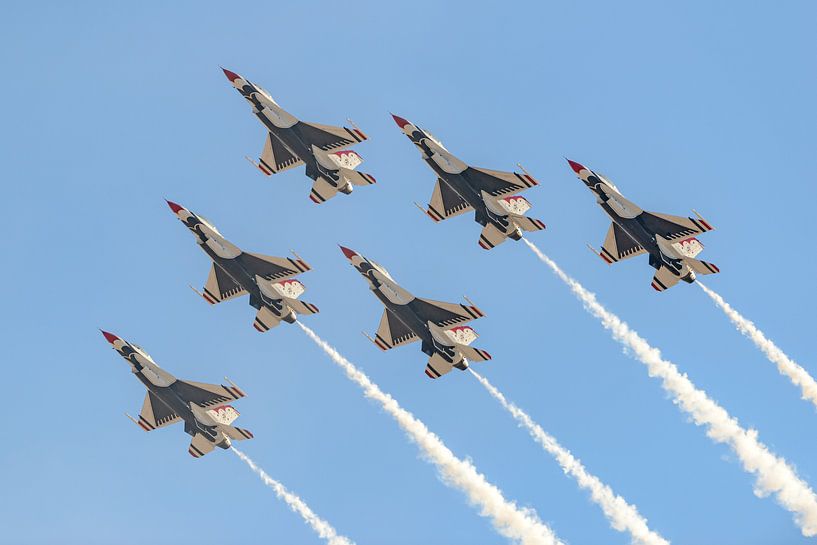 U.S. Air Force Thunderbirds in Delta-Formation. von Jaap van den Berg