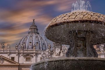 Kuppel des Petersdoms auf dem Petersplatz in der Vatikanstadt von gaps photography